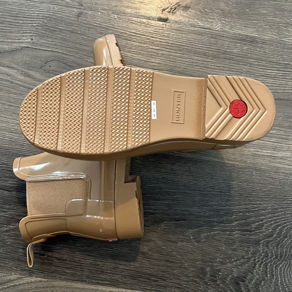 Hunter Women's Tan Winter & Rain Boots - Picture 2 of 6